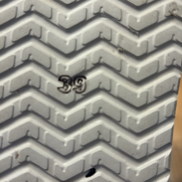 Patrizia Bonfanti cream and brown sandal with Velcro close ankle strap. Size 8.5 - Picture 9 of 10